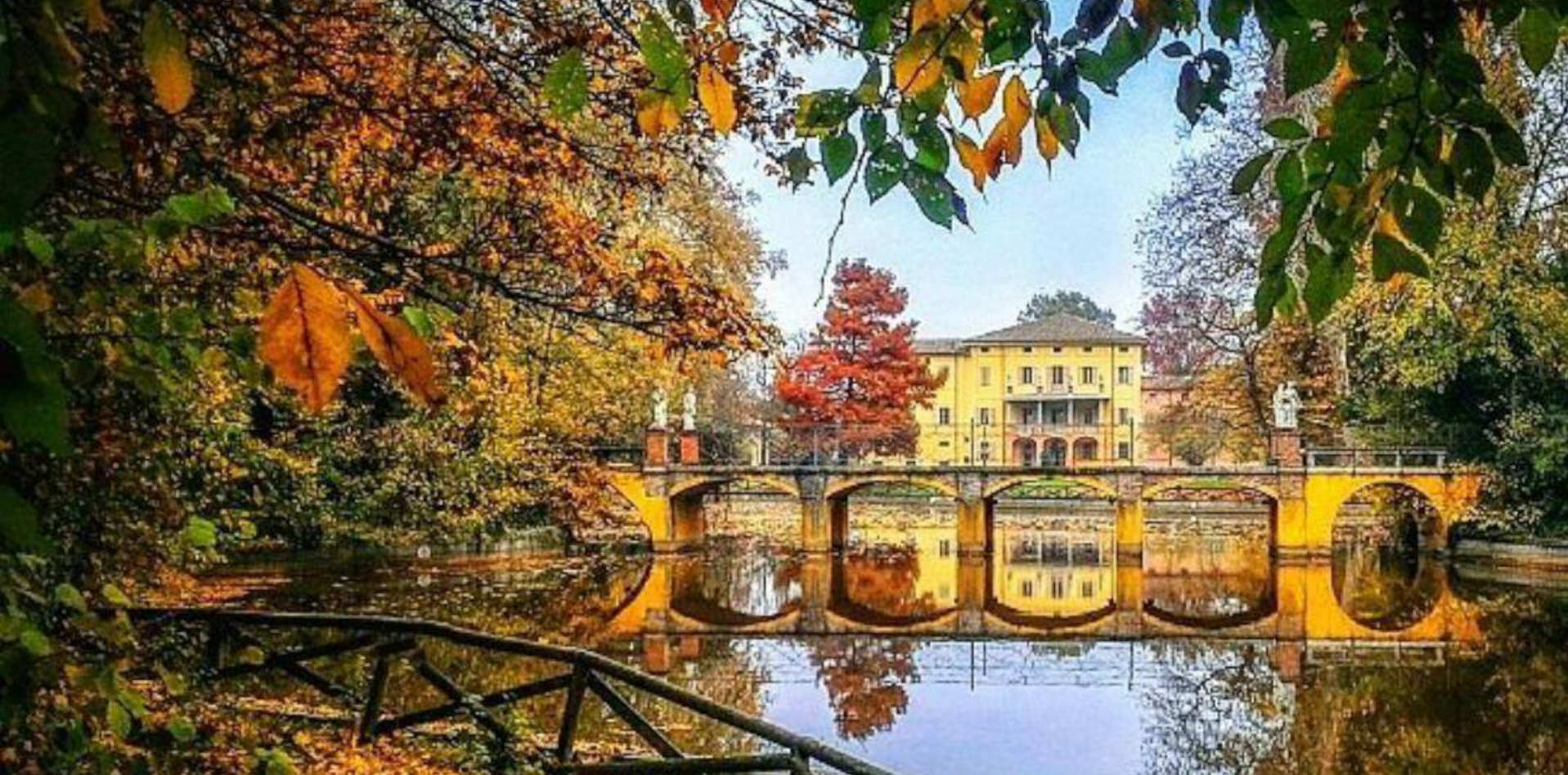 Immagine autunnale di Villa Smeraldi 