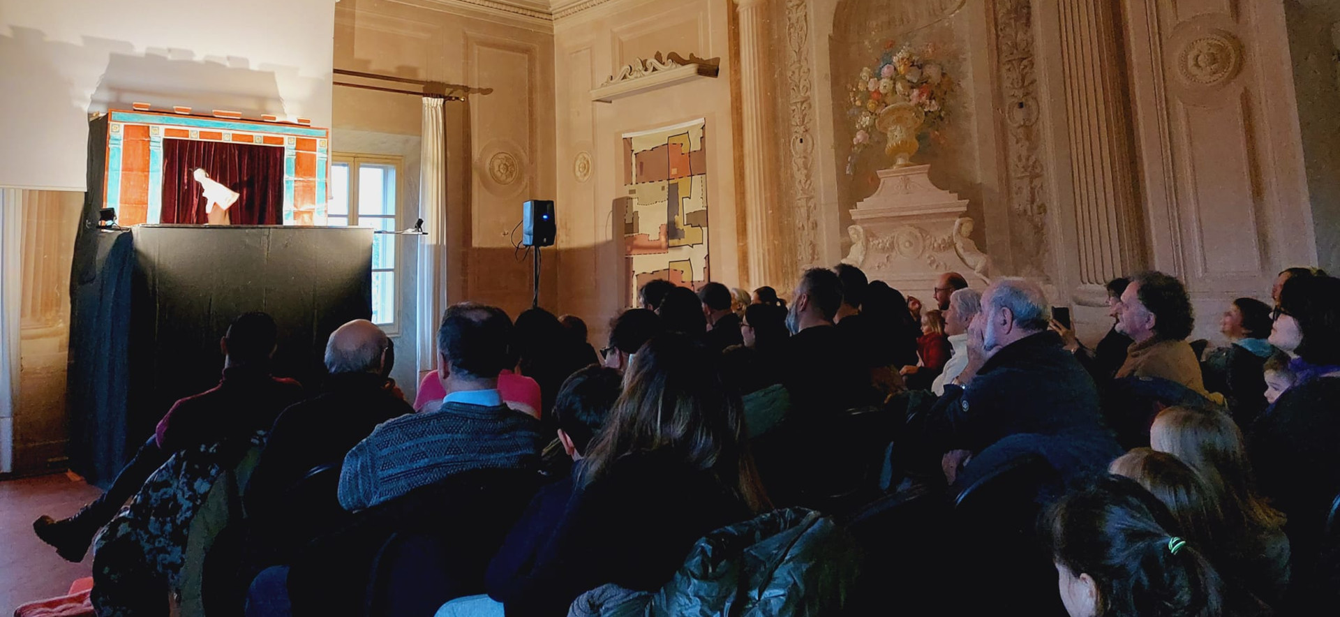 Immagine di uno spettacolo di Burattini a Villa Smeraldi